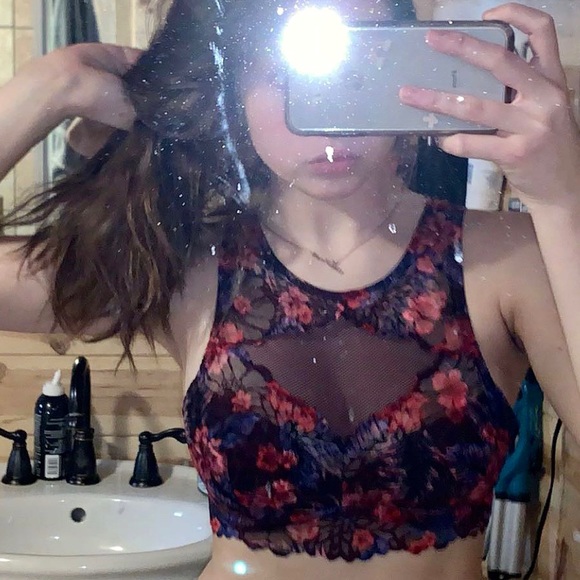 Vs Pink Bra. Medium. will fit 32B through 34C - Picture 2 of 6